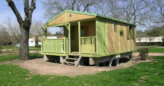 Les Chalets du camping à LAPALISSE Les Chalets du camping à LAPALISSE