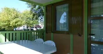 Les Chalets du camping à LAPALISSE Les Chalets du camping à LAPALISSE