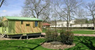 Les Chalets du camping à LAPALISSE Les Chalets du camping à LAPALISSE