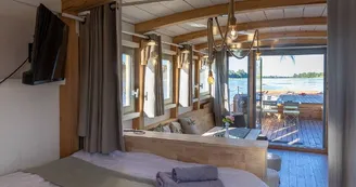 Toue-cabanée-sejour-famille-insolite-loire-vue-chambre Toue-cabanée-sejour-famille-insolite-loire-vue-chambre