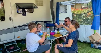 Aire d'accueil et de services au Camping des Papillons Aire d'accueil et de services au Camping des Papillons
