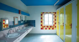 Manoir de "La Grand'Cour" et sa ferme pédagogique Manoir de "La Grand'Cour" et sa ferme pédagogique