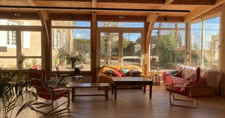 Manoir de "La Grand'Cour" et sa ferme pédagogique Manoir de "La Grand'Cour" et sa ferme pédagogique