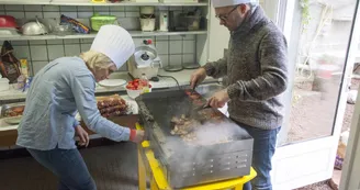 Manoir de "La Grand'Cour" et sa ferme pédagogique Manoir de "La Grand'Cour" et sa ferme pédagogique