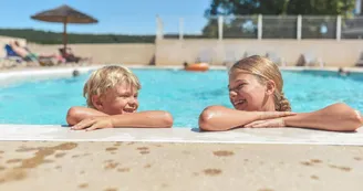 Château de Chaussy : Gîte n° 9 ( 4 - 6 personnes ) Piscine Chauffée Château de Chaussy : Gîte n° 9 ( 4 - 6 personnes ) Piscine Chauffée