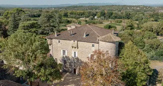 Chateau de Chaussy - Gîte n° 20 ( 4 - 6 personnes) - Piscine chauffée Chateau de Chaussy - Gîte n° 20 ( 4 - 6 personnes) - Piscine chauffée