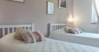 Château de Chaussy - Gite 4 à 6 pers. - Gîte 15 - Piscine Chauffée Château de Chaussy - Gite 4 à 6 pers. - Gîte 15 - Piscine Chauffée