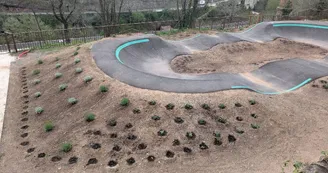 Aire de pique-nique du jardin public d'Aubesson Aire de pique-nique du jardin public d'Aubesson