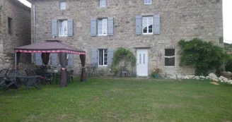 La maison des Badons - Le châtaignier et les Mûriers La maison des Badons - Le châtaignier et les Mûriers