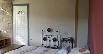 La maison des Badons - Le châtaignier et les Mûriers La maison des Badons - Le châtaignier et les Mûriers