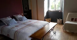 La maison des Badons - Le châtaignier et les Mûriers La maison des Badons - Le châtaignier et les Mûriers