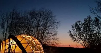 Nuit insolite dans le dôme aux oiseaux Nuit insolite dans le dôme aux oiseaux