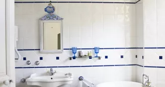 NOYANT DE TOURAINE-Château de Brou -12 salle de bains gabrielle d'estrée ok