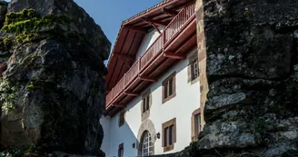Oronozia-façade et roche Oronozia-façade et roche