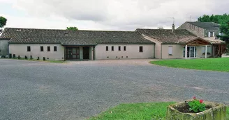 cente_vacances_la_forge_Paulhiac_cour_espace_clos.-1 cente_vacances_la_forge_Paulhiac_cour_espace_clos.-1