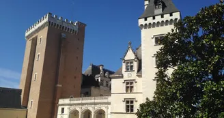 Pau-entree-du-Chateau-©CDT64-E.Roy_-scaled Pau-entree-du-Chateau-©CDT64-E.Roy_-scaled
