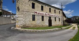 Facade musée de la batellerie Facade musée de la batellerie