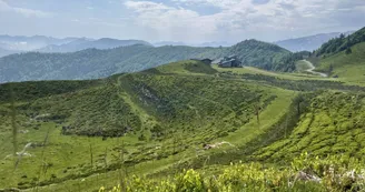 Randonnée à Issarbe, vue sur la vallée de Barétous et La Pierre Saint-Martin Randonnée à Issarbe, vue sur la vallée de Barétous et La Pierre Saint-Martin