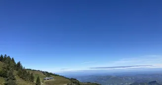 Randonnée à Issarbe, vue sur la vallée de Barétous Randonnée à Issarbe, vue sur la vallée de Barétous
