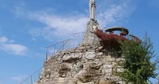 Chapelle et Chateau de Gozon Chapelle et Chateau de Gozon