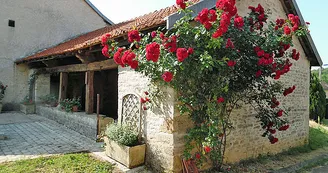 Fontaine-lavoir de Gilley Fontaine-lavoir de Gilley