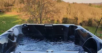 Jacuzzi avec vue sur la vallée Jacuzzi avec vue sur la vallée