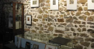Atelier galerie : estampes, livres d'artistes, livres d'art, bijoux- Ste Suzanne Atelier galerie : estampes, livres d'artistes, livres d'art, bijoux- Ste Suzanne