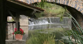 Pont piéton des XIIe-XIIIe siècles Pont piéton des XIIe-XIIIe siècles
