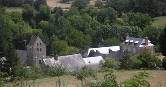 Le bourg de St-Pierre-sur-Erve depuis le site de la colline St-Sylvain Le bourg de St-Pierre-sur-Erve depuis le site de la colline St-Sylvain