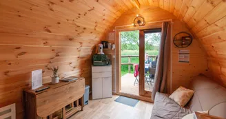 Au pré des Alizés - POD - intérieur avec vue sur la terrasse Au pré des Alizés - POD - intérieur avec vue sur la terrasse