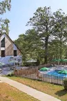 Accueil et piscines du Camping HUttopia de Wattwiller