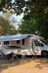 Emplacement dédié au camping-cars dans le camping de Cernay